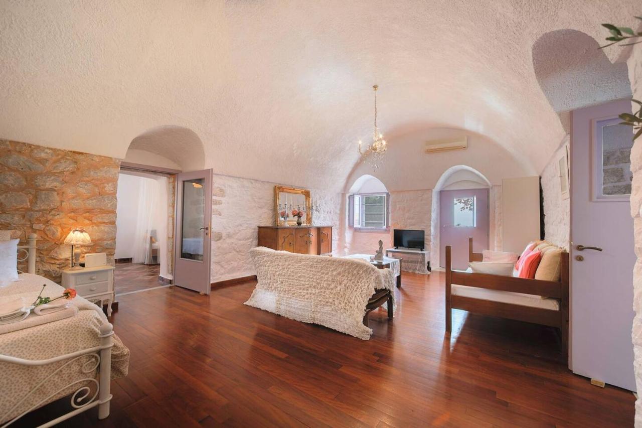 Iliana'S House - Spacious Cave House In The Center Of Areopolis מראה חיצוני תמונה
